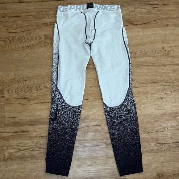 Nike Men's Gradient Black and White Boxer Briefs - Picture 4 of 8